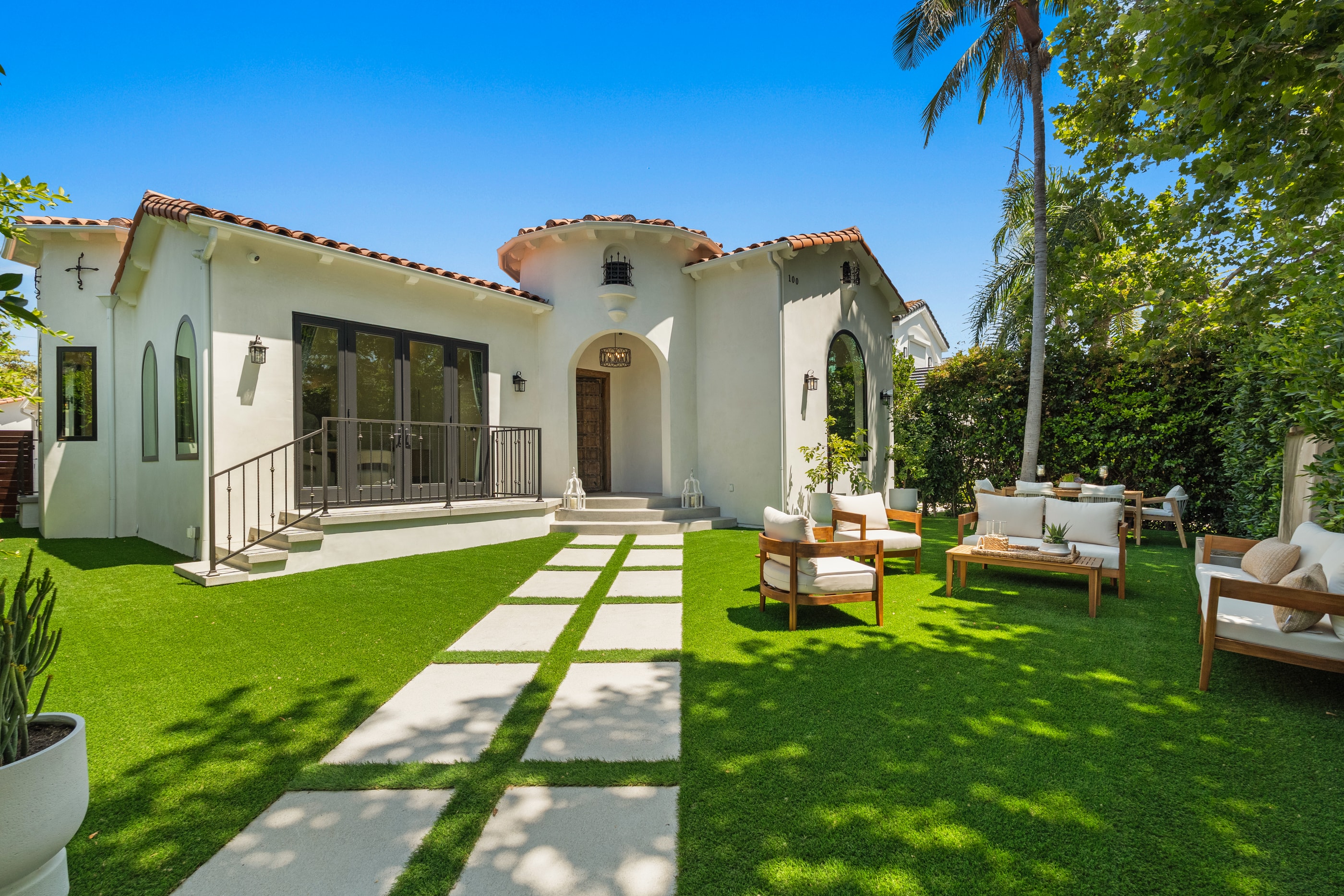 100 S La Jolla Ave