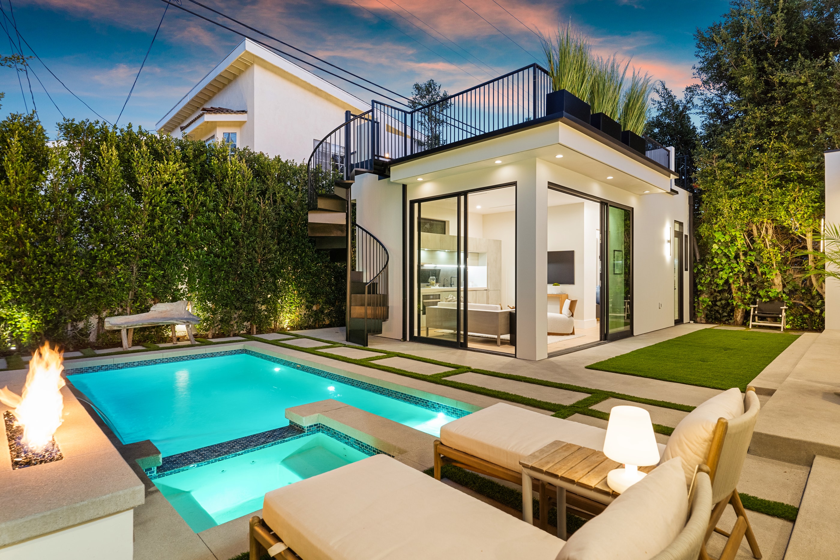 632 N La Jolla Ave