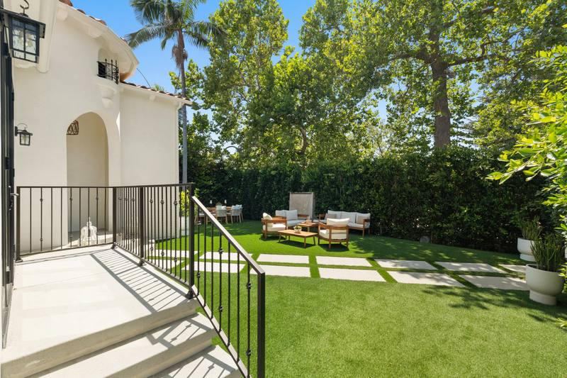 100 S La Jolla Ave