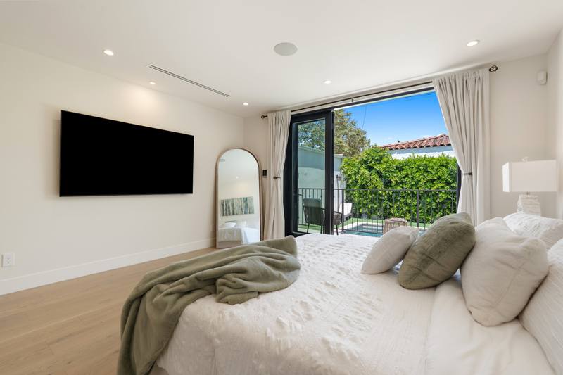 100 S La Jolla Ave