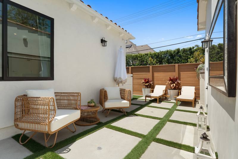 100 S La Jolla Ave
