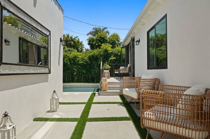 100 S La Jolla Ave