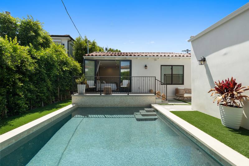 100 S La Jolla Ave