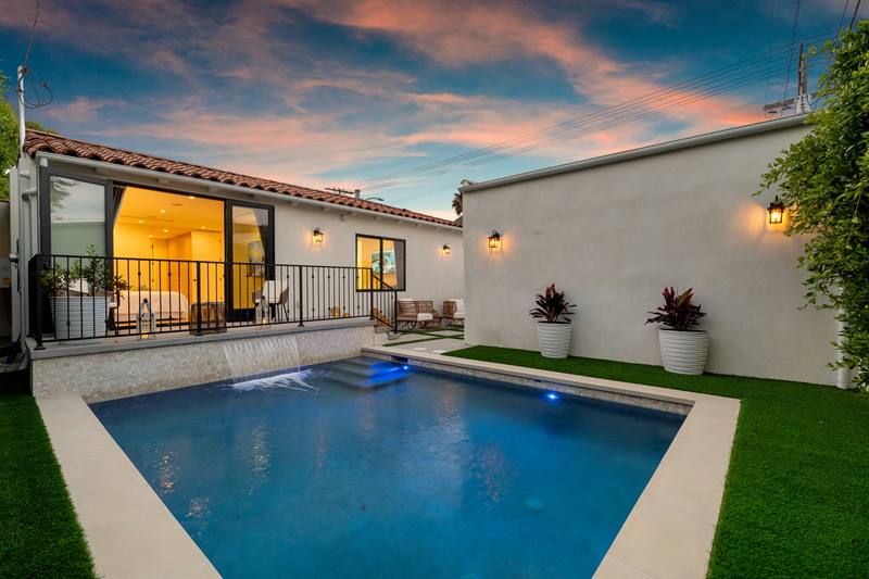 100 S La Jolla Ave