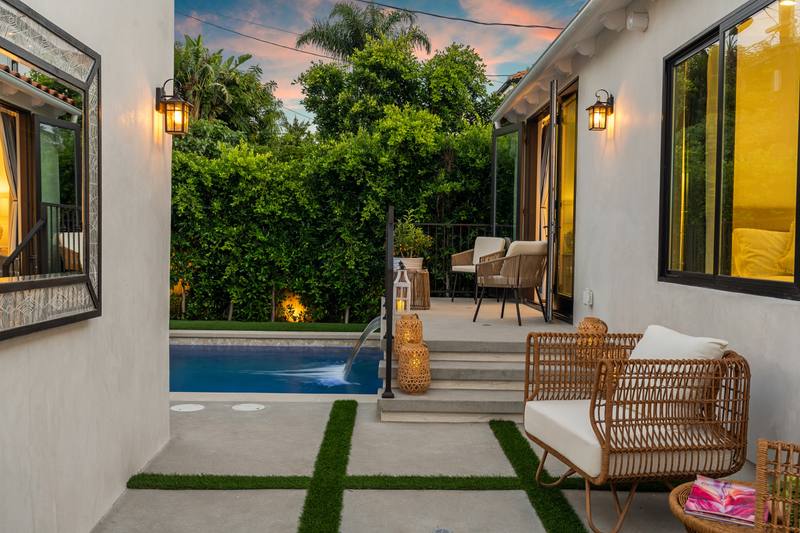100 S La Jolla Ave