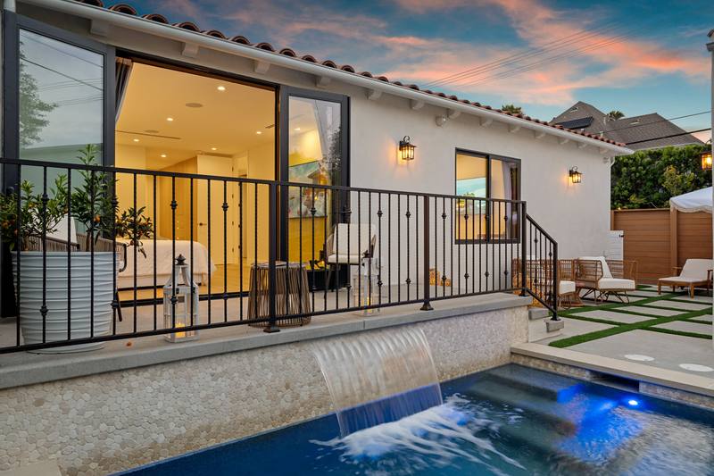 100 S La Jolla Ave