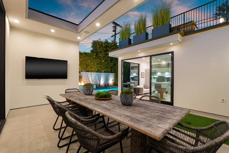 632 N La Jolla Ave