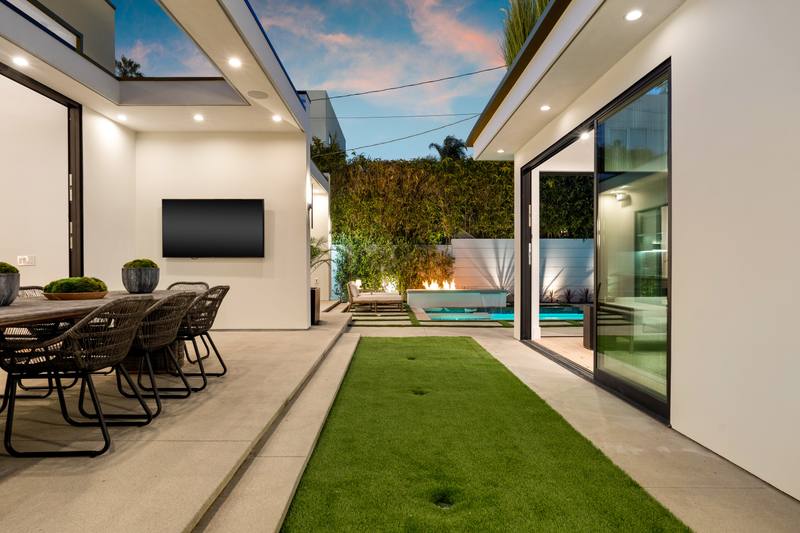632 N La Jolla Ave