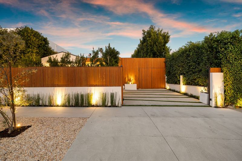 632 N La Jolla Ave