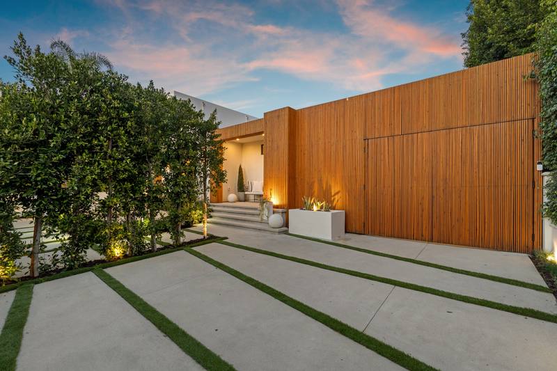 632 N La Jolla Ave