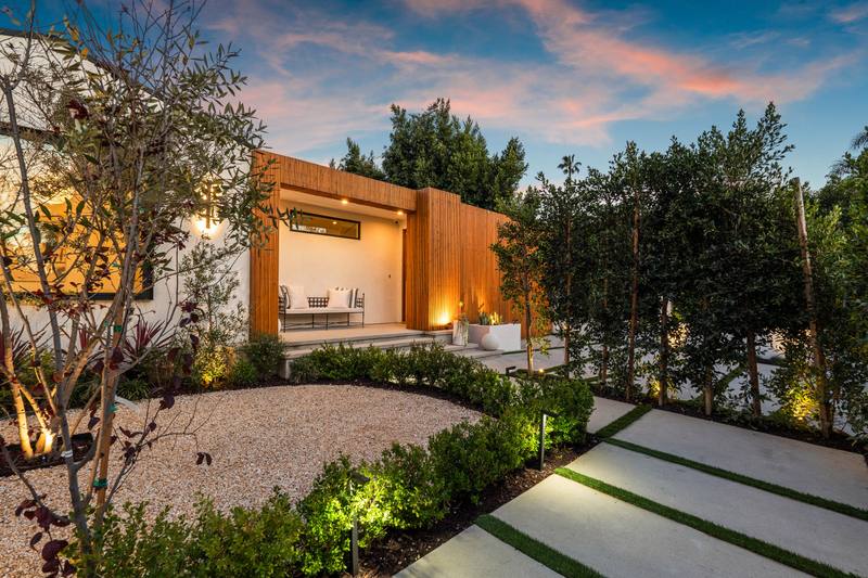 632 N La Jolla Ave