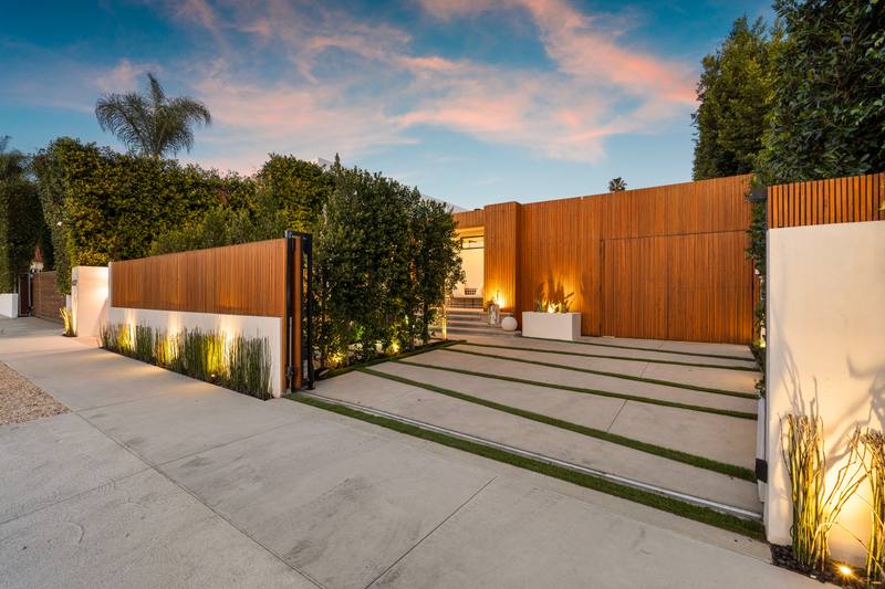 632 N La Jolla Ave