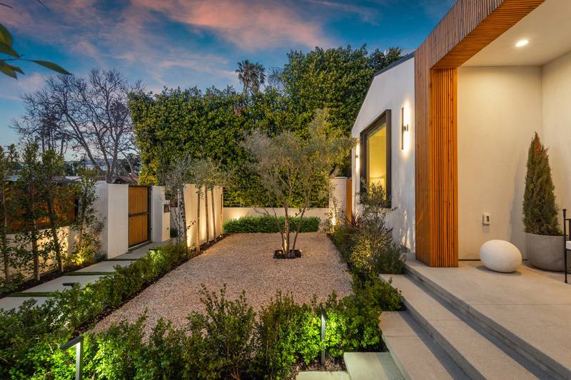 632 N La Jolla Ave
