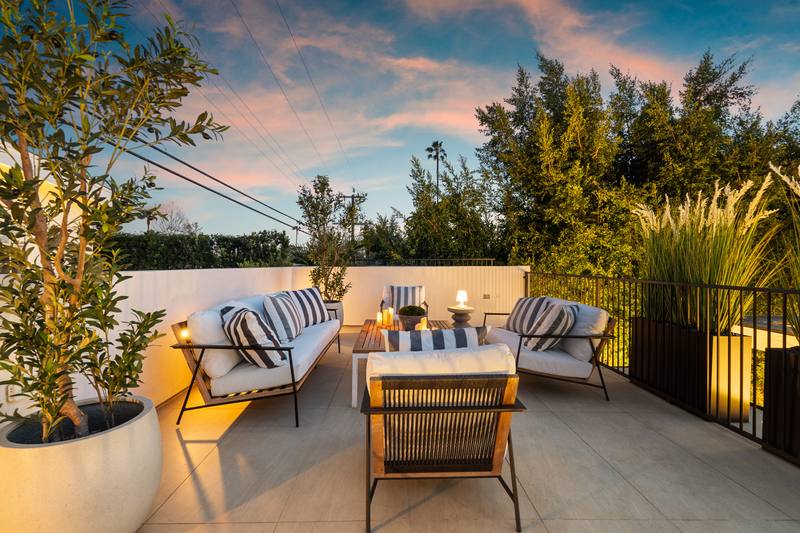 632 N La Jolla Ave