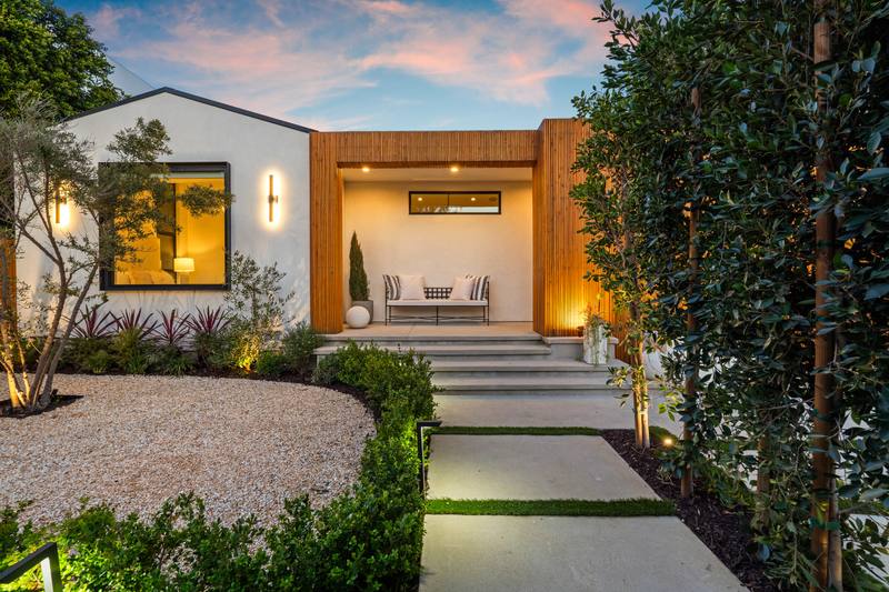632 N La Jolla Ave