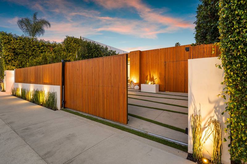 632 N La Jolla Ave