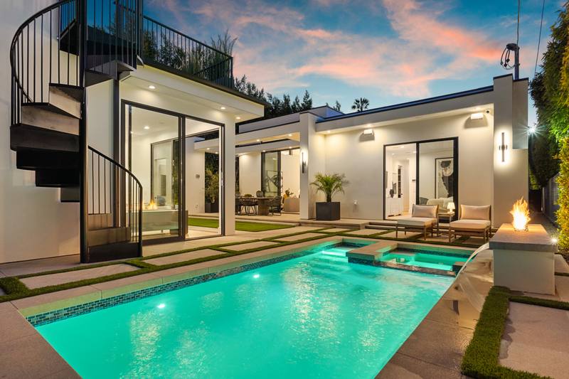632 N La Jolla Ave