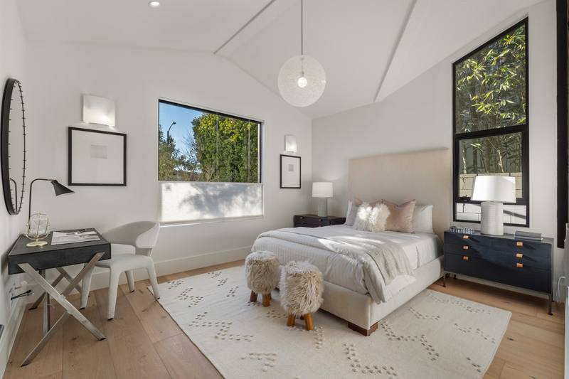 632 N La Jolla Ave