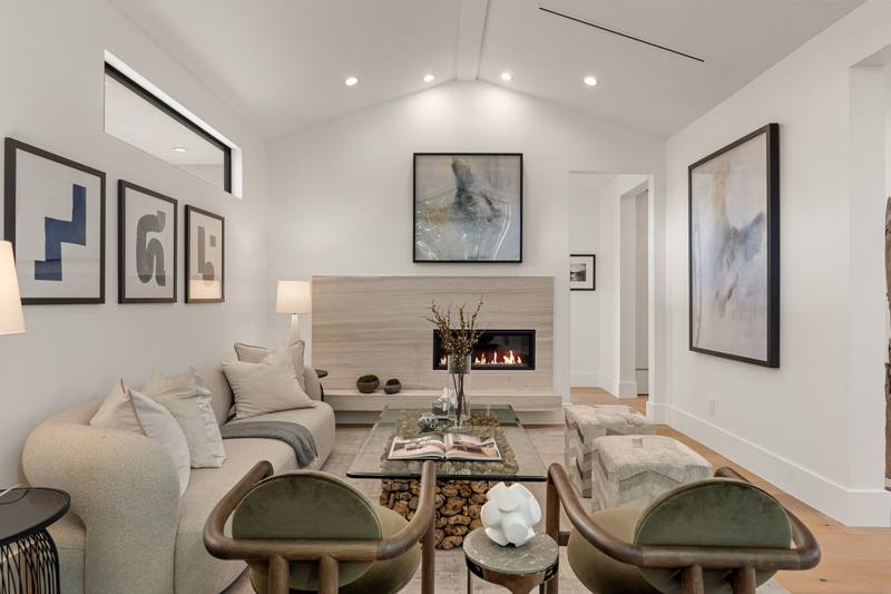 632 N La Jolla Ave
