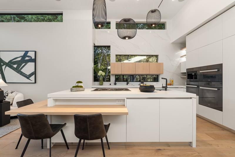 632 N La Jolla Ave