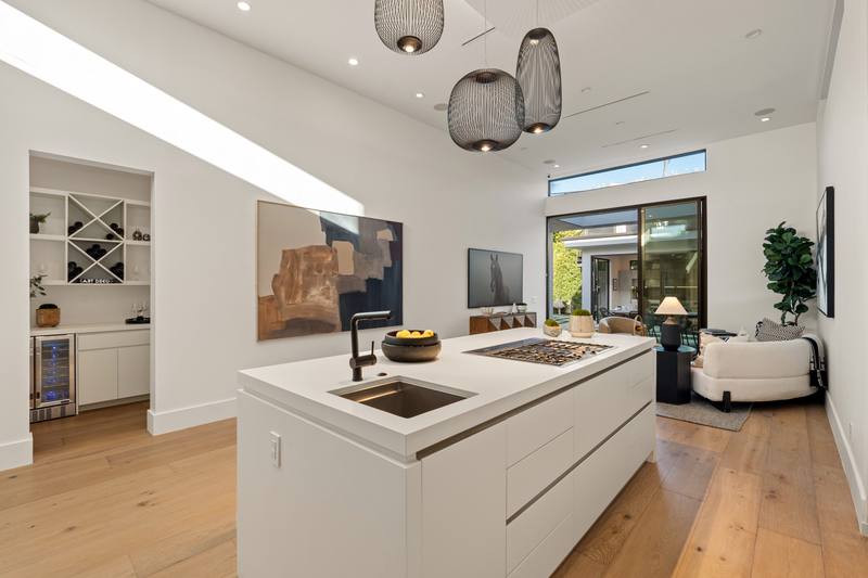 632 N La Jolla Ave