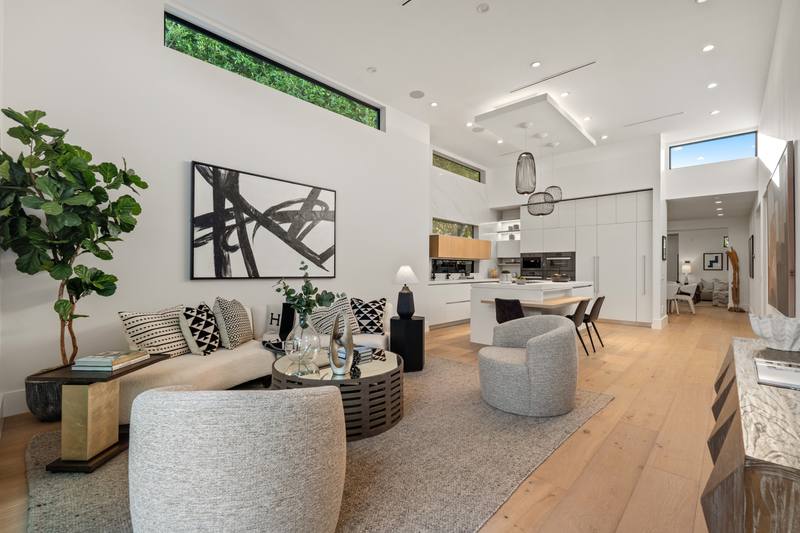 632 N La Jolla Ave
