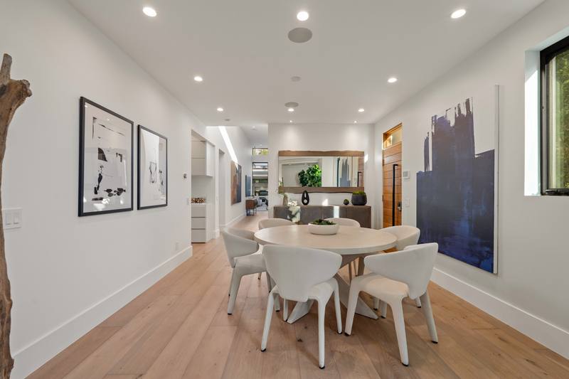 632 N La Jolla Ave