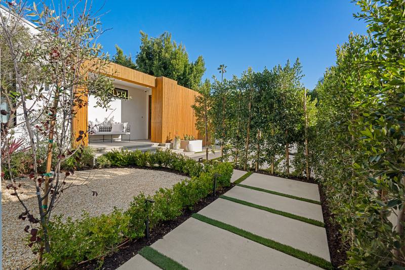 632 N La Jolla Ave