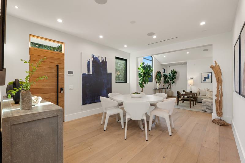 632 N La Jolla Ave