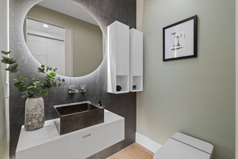 632 N La Jolla Ave