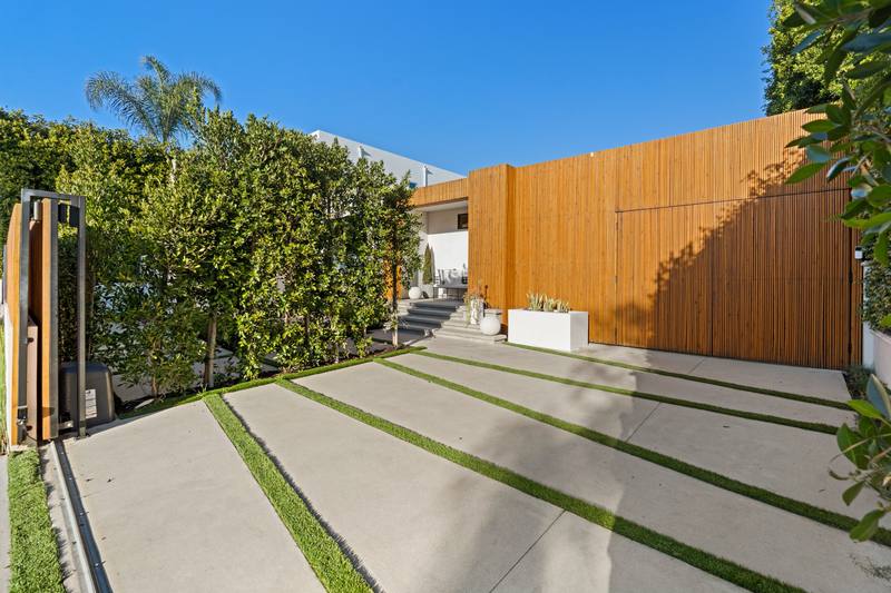 632 N La Jolla Ave