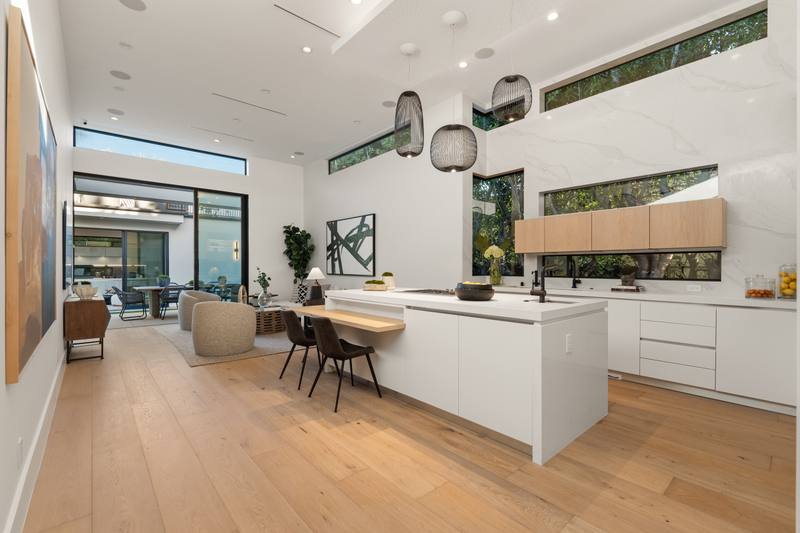 632 N La Jolla Ave