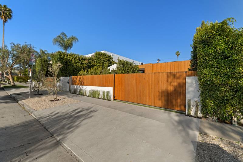632 N La Jolla Ave