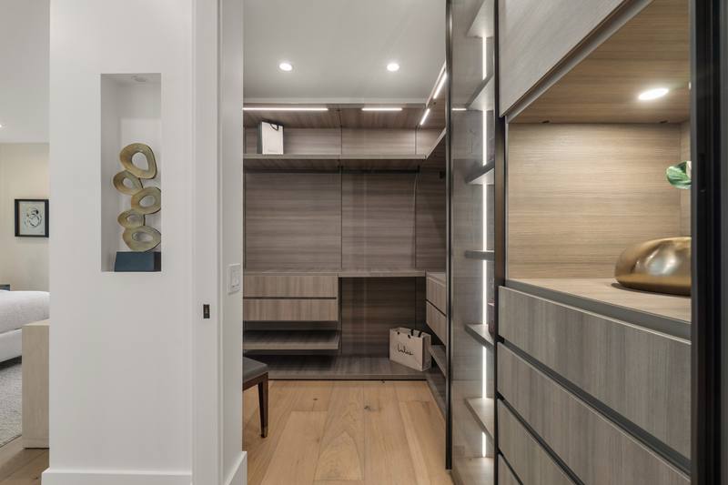 632 N La Jolla Ave