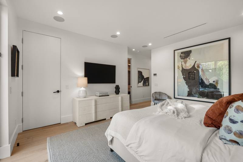 632 N La Jolla Ave