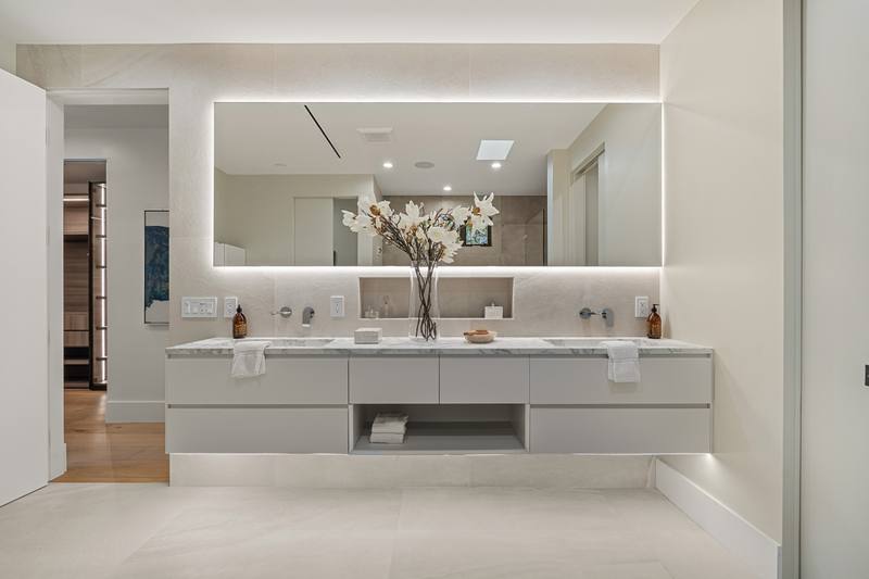 632 N La Jolla Ave