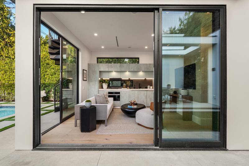 632 N La Jolla Ave