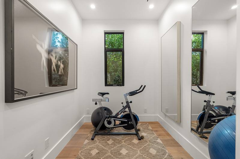 632 N La Jolla Ave