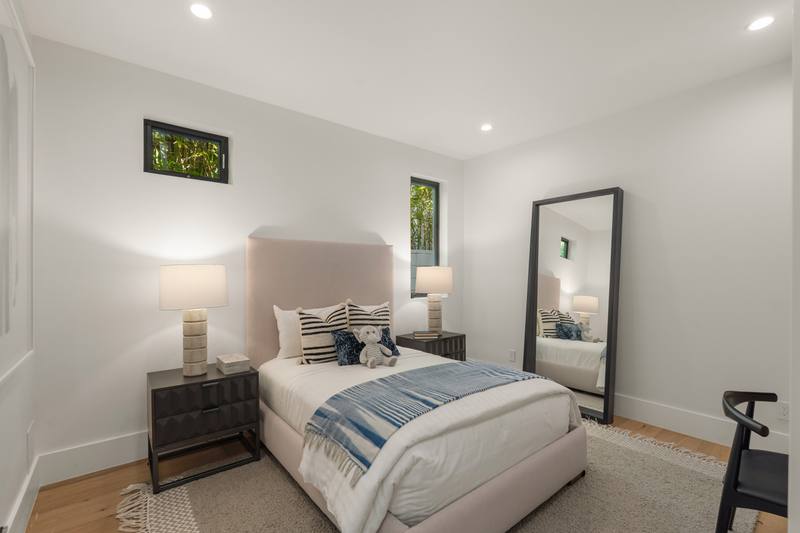 632 N La Jolla Ave