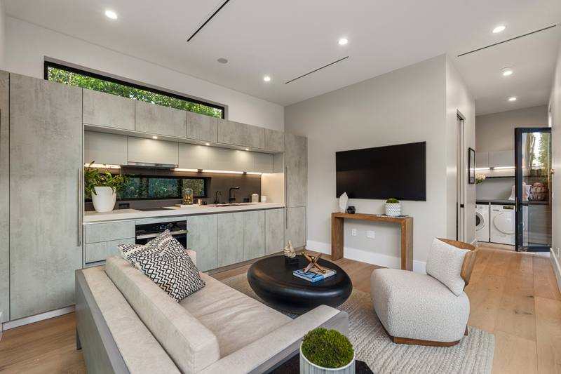 632 N La Jolla Ave