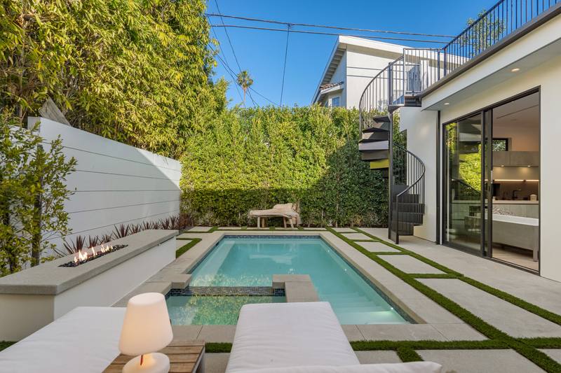 632 N La Jolla Ave