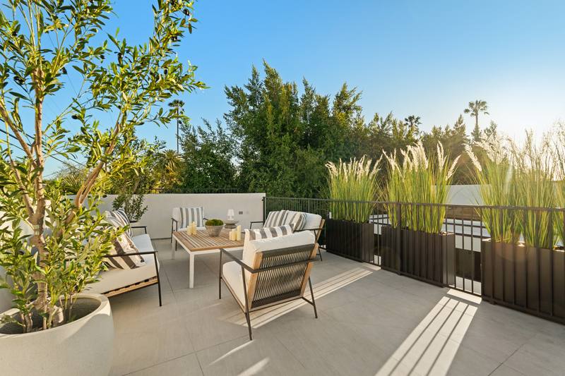 632 N La Jolla Ave