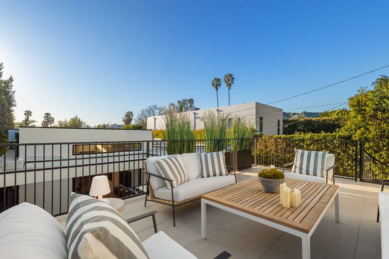 632 N La Jolla Ave