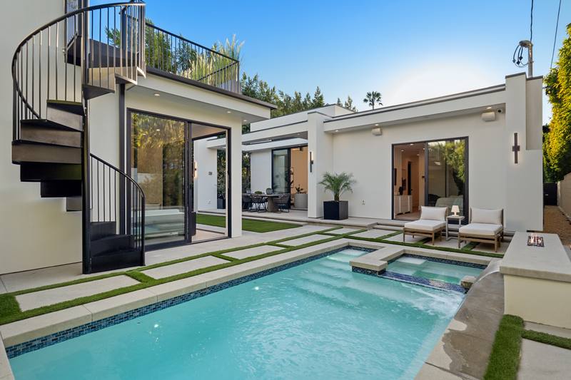 632 N La Jolla Ave