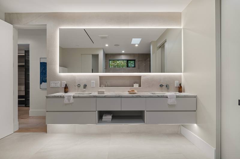 632 N La Jolla Ave
