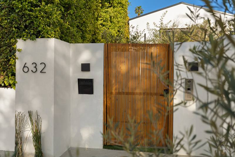 632 N La Jolla Ave