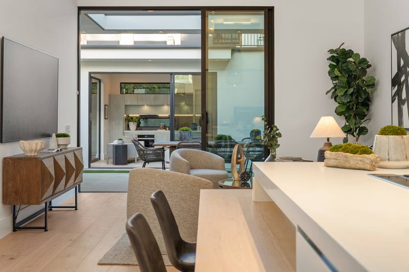 632 N La Jolla Ave