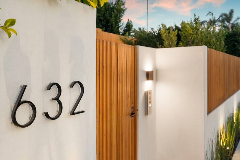 632 N La Jolla Ave
