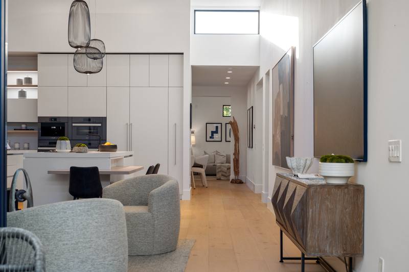 632 N La Jolla Ave
